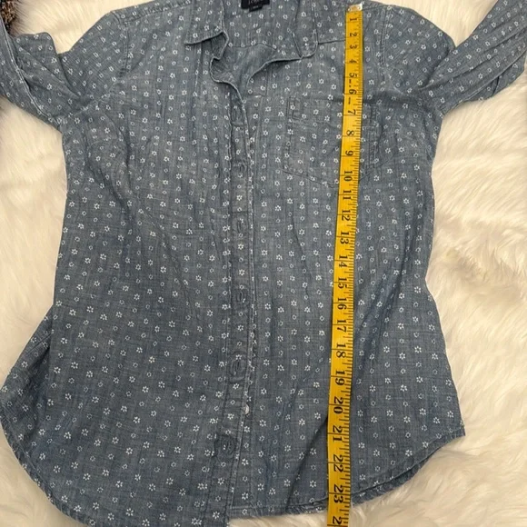 EUC J. Crew Chambray button down shirt in size PS - Picture 8 of 8